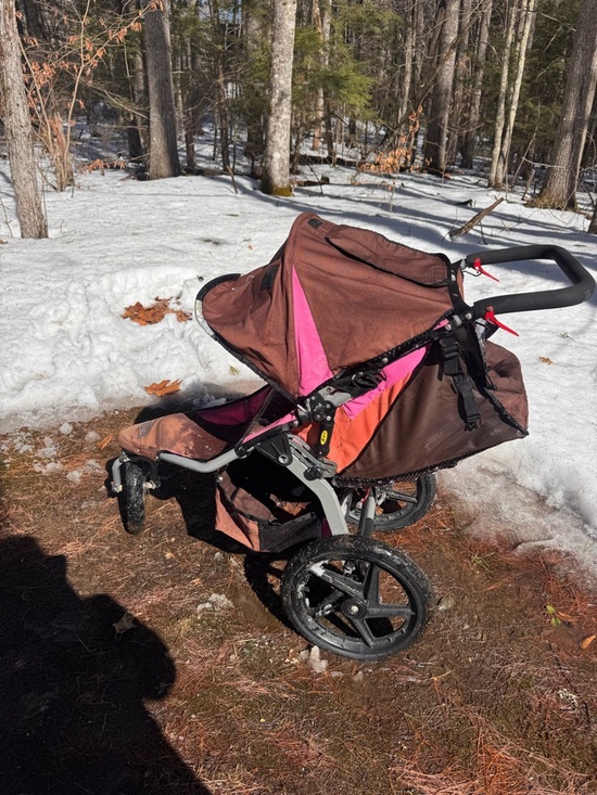 Bob Revolution Brown and Pink Jogging Stroller - Picture 5 of 9